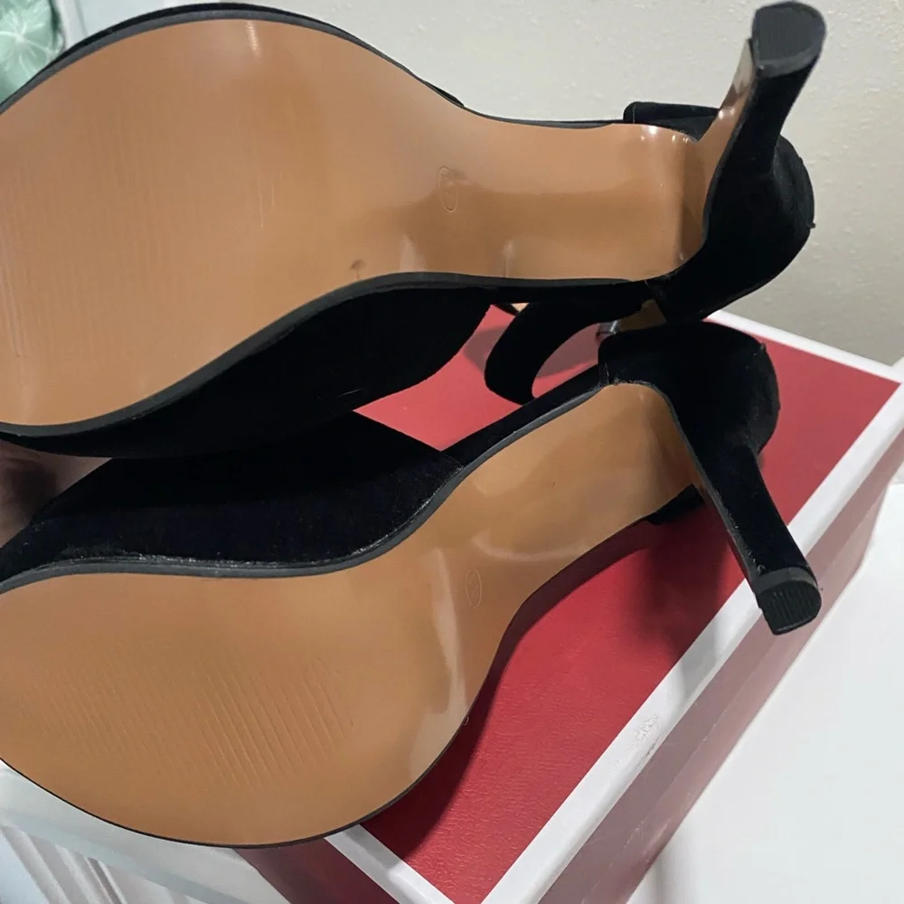Elegant Black Women's Heels - Picture 5 of 5